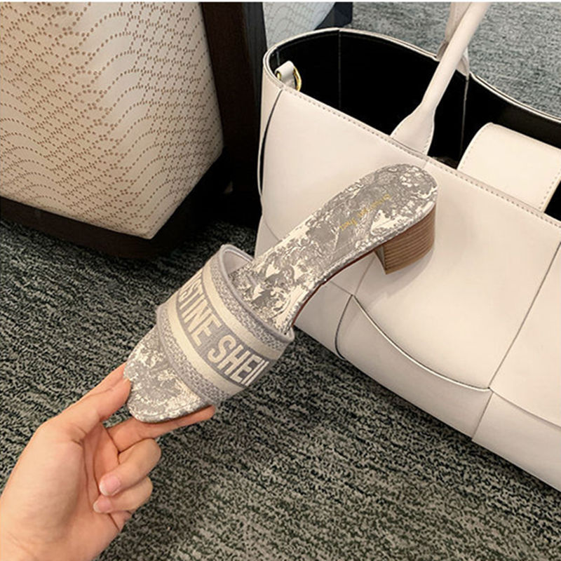 2026 Summer New D Brand Letter Embroidery Genuine Leather Chunky Heel Slide Sandals Women's Fashion Outdoor Beach Sandals 2026 Summer New D Brand Letter Embroidery Genuine Leather Chunky Heel Slide Sandals Women's Fashion Outdoor Beach Sandals