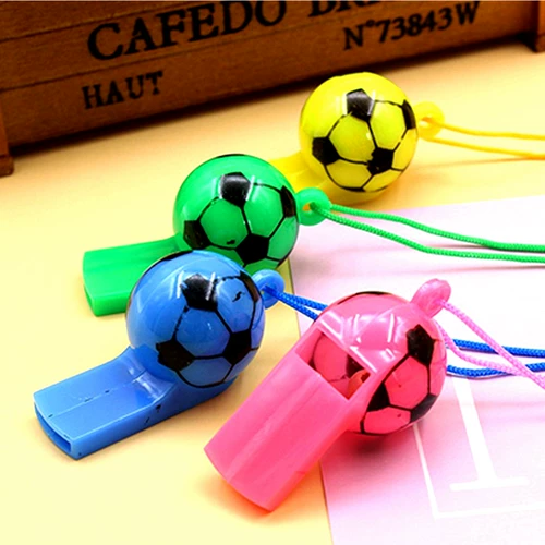 Пластиковый футбольный свисток