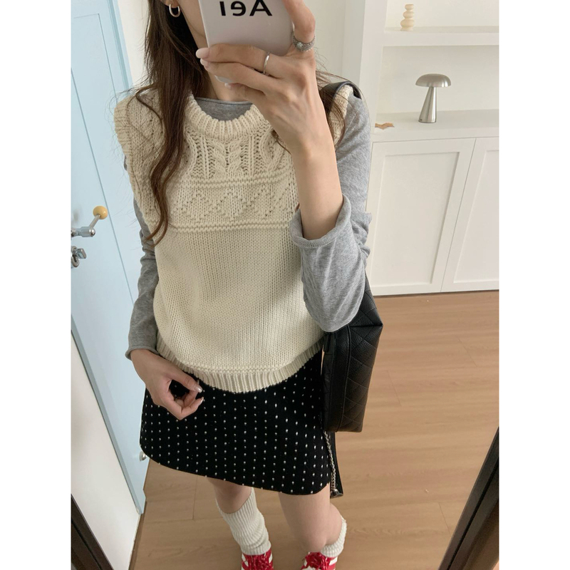 Korean-Style Simple Round-Neck Cable Knit Pullover Vest for Women, 2026 Autumn and Winter New Layered Knitwear, Sleeveless Sweater Korean-Style Simple Round-Neck Cable Knit Pullover Vest for Women, 2026 Autumn and Winter New Layered Knitwear, Sleeveless Sweater
