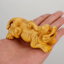 Yueqing boxwood carving holding the ball the Beast the hand piece the carving crafts the hanging piece the collection and the gift