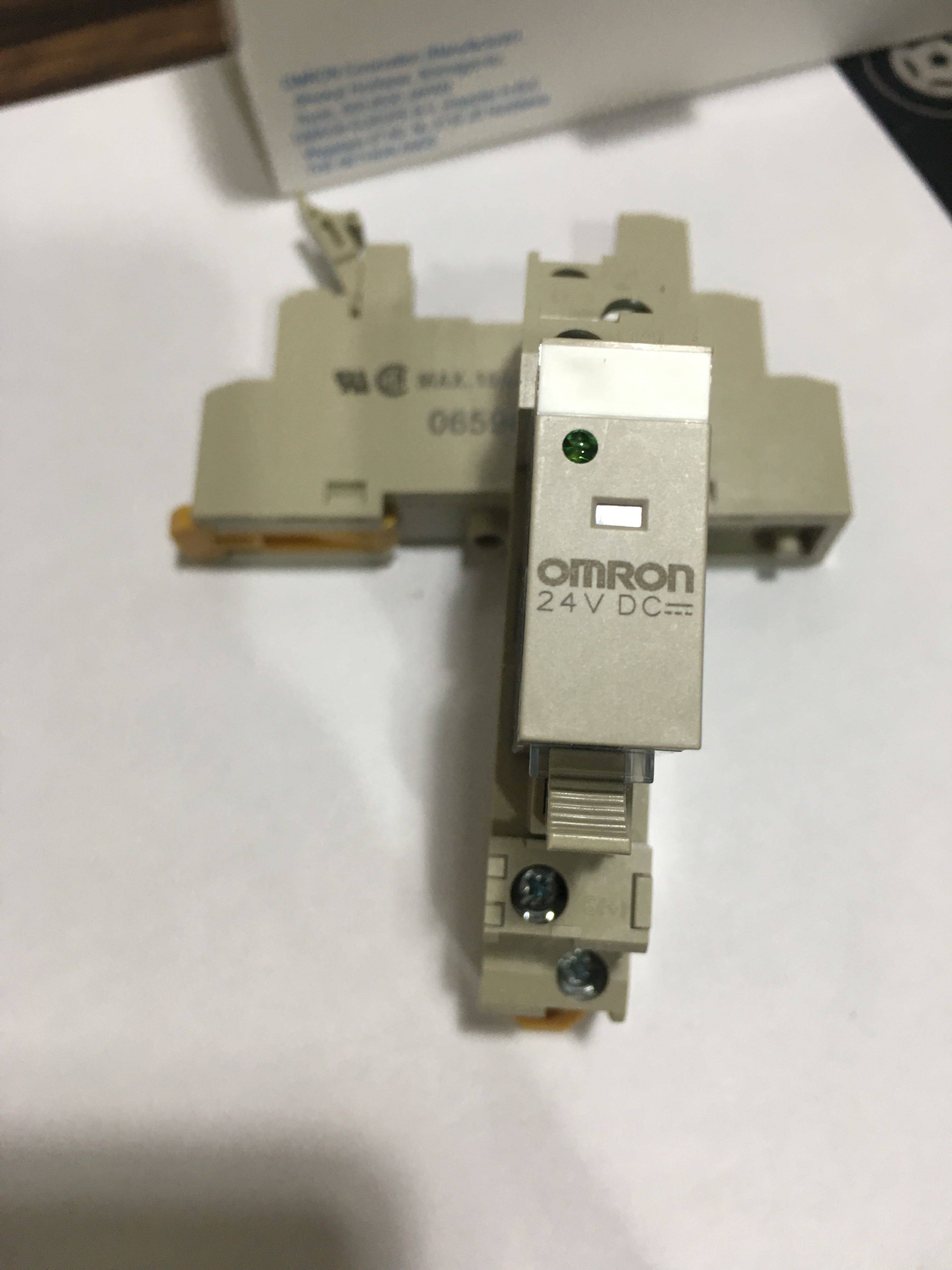 OMRONG2R-1-SND24V DC 24V micro-power relay opens and closes the P2RF-05-E base