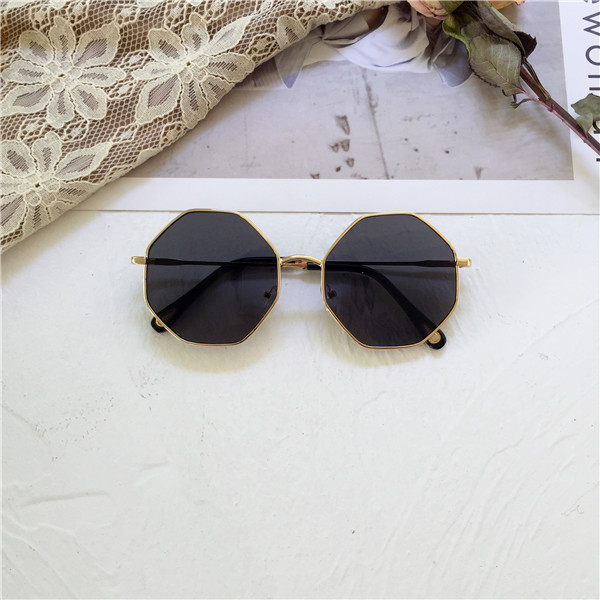 Kính râm nữ 2018 mới mặt tròn hình bát giác thủy triều mỏng manh retro phong cách Harajuku kính râm màu đỏ đường phố Hàn Quốc kính cận thời trang