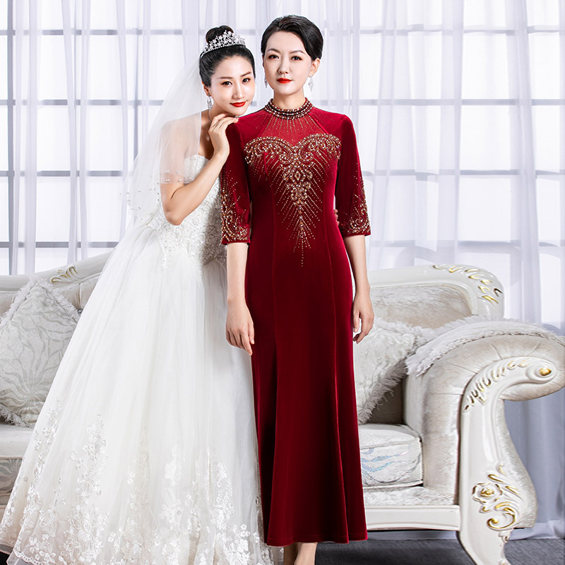 Autumn winter velvet wedding mom dress 2022 new foreign school young noble nail beads wedding mom dress woman