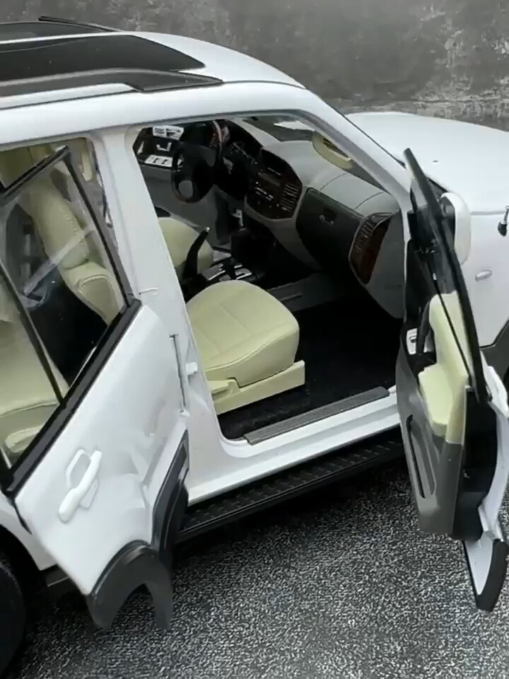YC Model 1:18 三菱帕杰罗V73合金全开模型，超还原的梦幻玩具！(๑•̀ㅂ