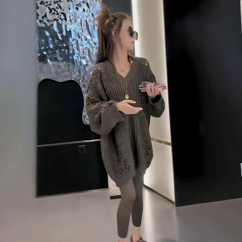 European Goods 2025 Autumn and Winter New Loose Oversized V-Neck Sweater for Women, Lazy Style, Fashionable and Versatile Knit Cardigan European Goods 2025 Autumn and Winter New Loose Oversized V-Neck Sweater for Women, Lazy Style, Fashionable and Versatile Knit Cardigan