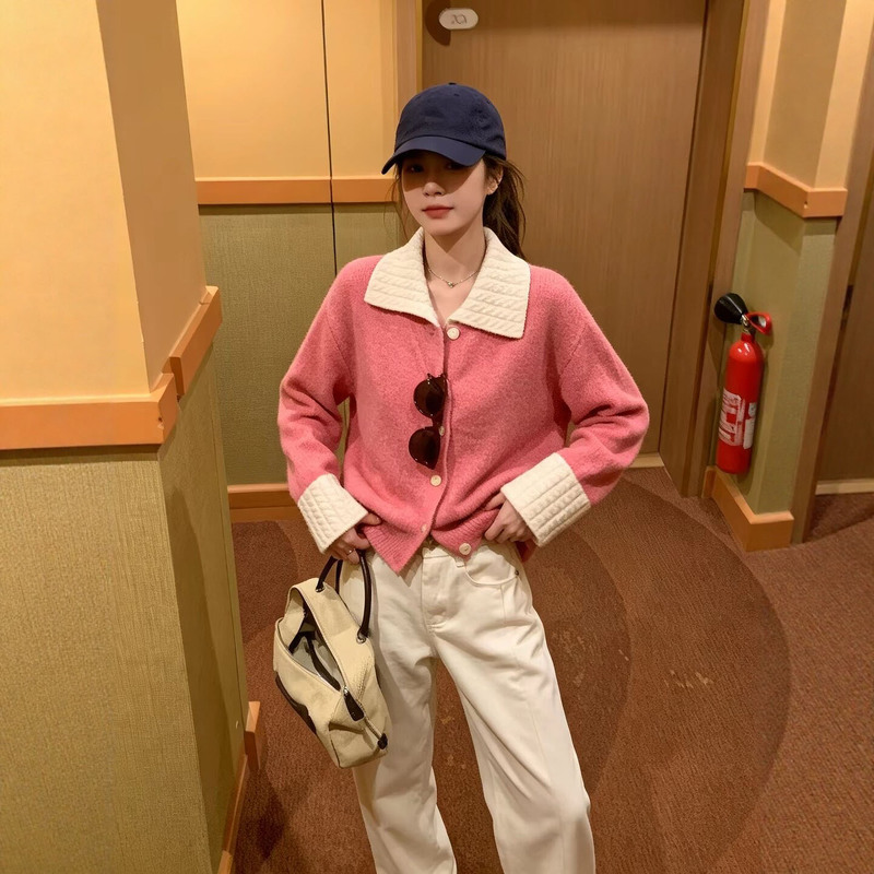 Lapel Short Sweater in Pink with a Chanel-Inspired Style, Early Autumn 2026 New Design, Very Stylish and Trendy Women's Top