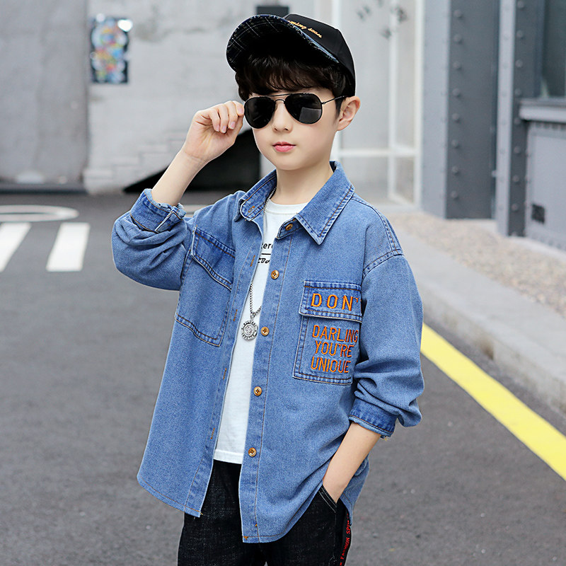 男の子用デニムシャツジャケット、秋の子供服、中～大サイズの子供用コットンシャツ、韓国風襟付きトップス、トレンディ。