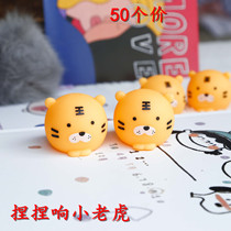 Knock the little tiger to reduce pressure childrens toys pinched milk tea shop takeaway gifts to push students small gifts