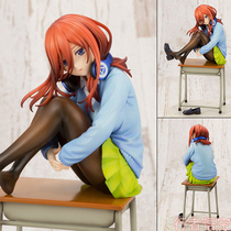 Five equal parts of the flower marriage desk Nakano Sanjiu Fengtaro sitting hand model car doll car decoration