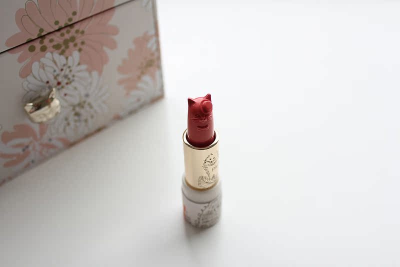 Tại chỗ! Paul & Joe 15th Anniversary Cat Makeup Set Eye Shadow + Case + Pack + Replica Lipstick son dưỡng vaseline thỏi