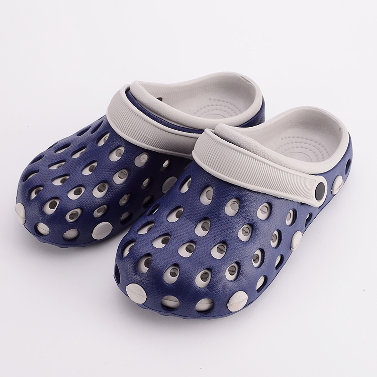 Giày lỗ nam và nữ dép đi biển cha mẹ trẻ em mùa hè đôi mẫu nhà dép giải trí và dép đế dày sneaker nam
