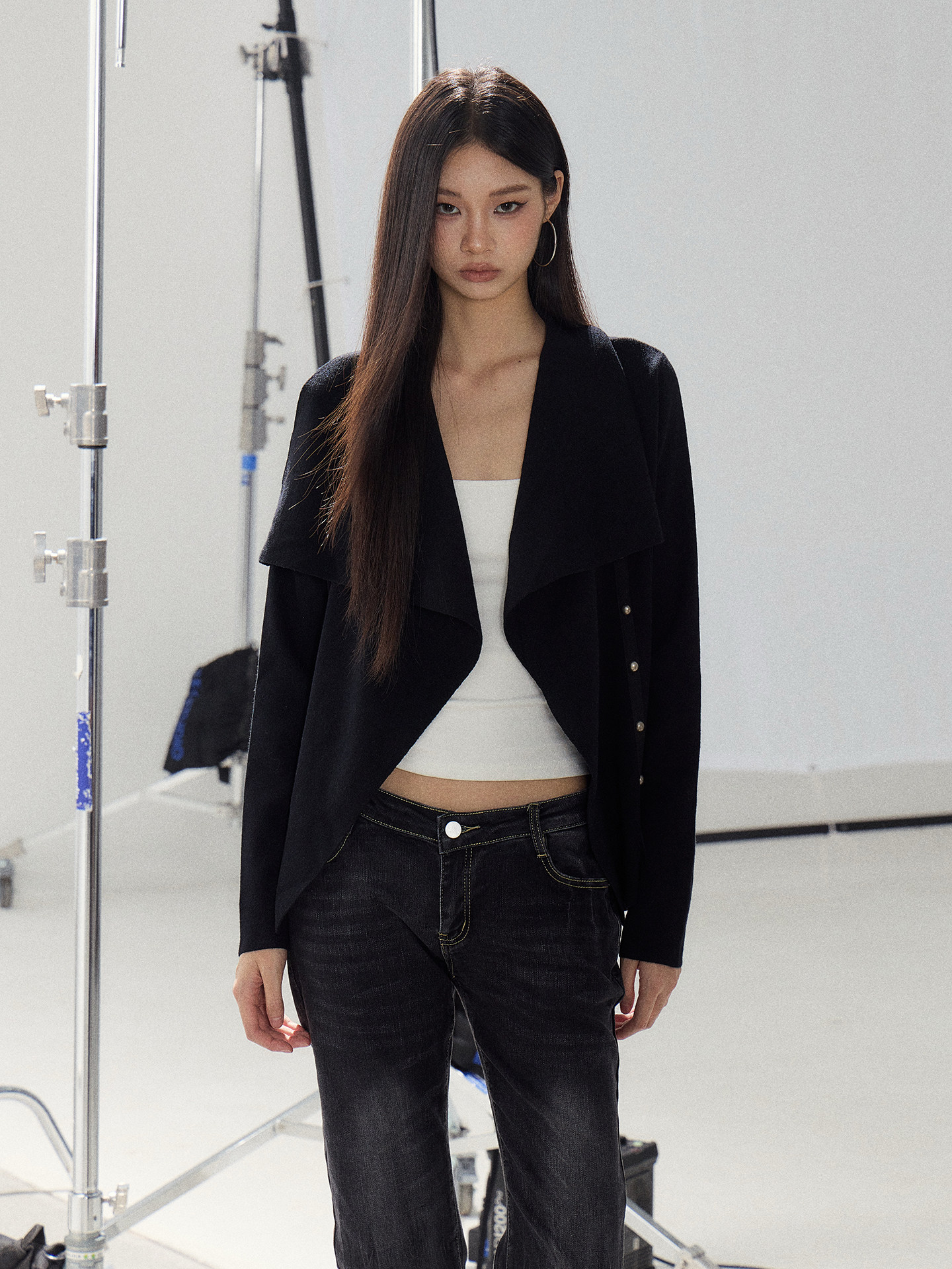 WITHMIN Pure Desire V-Neck Cropped Cardigan