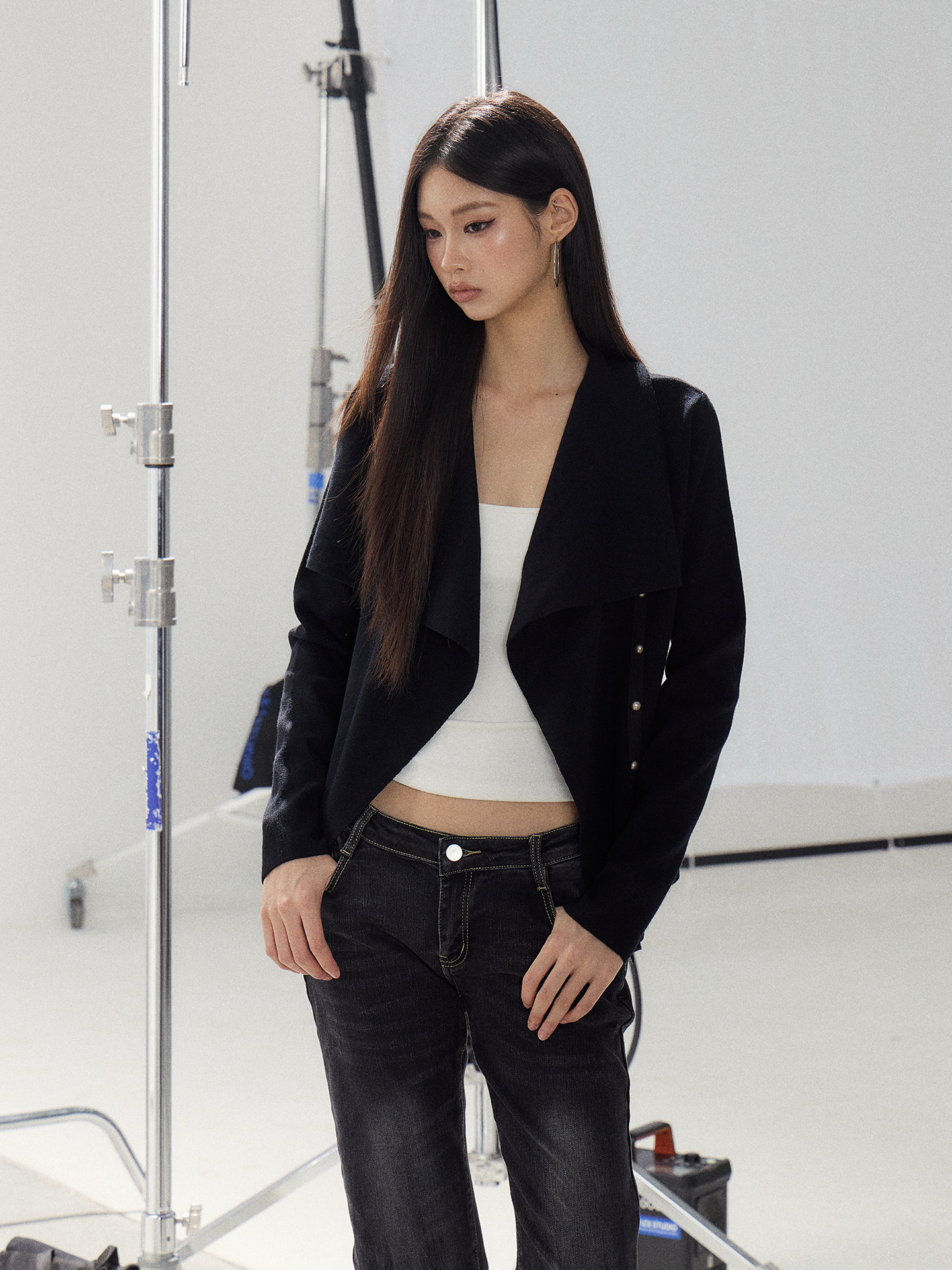 WITHMIN Pure Desire V-Neck Cropped Cardigan