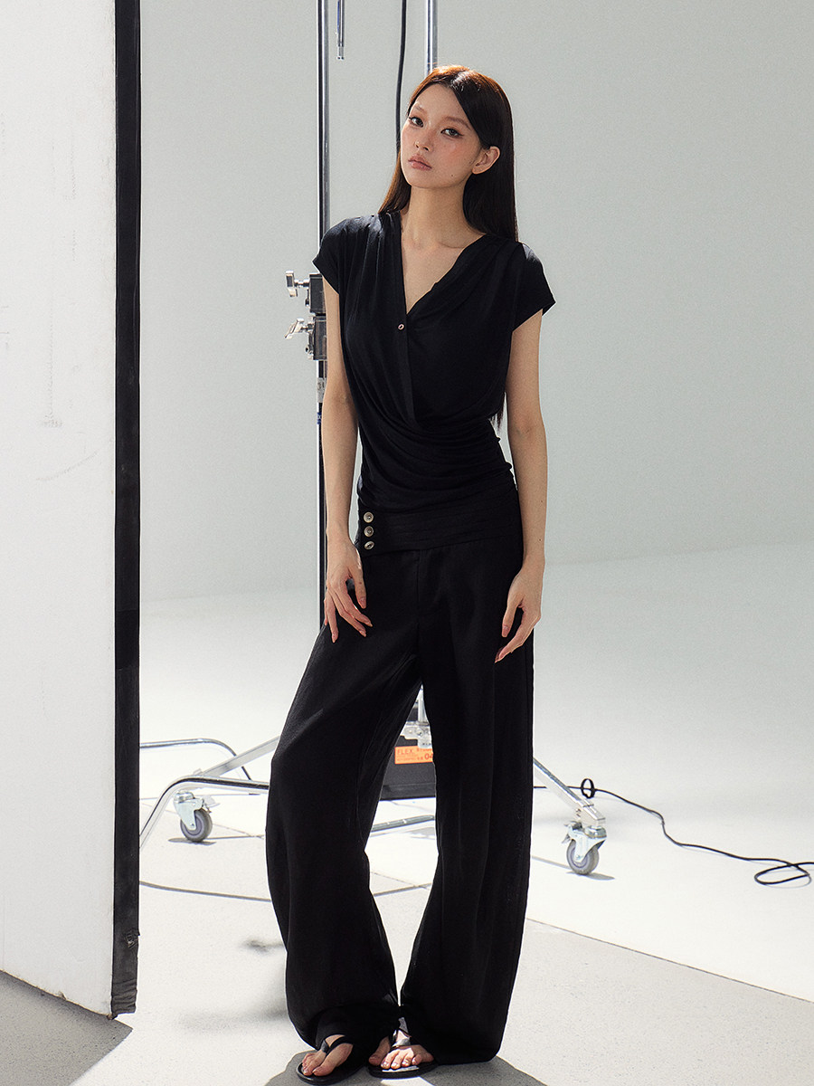 WITHMIN Black Asymmetric Button Low-Rise Straight-Leg Pants