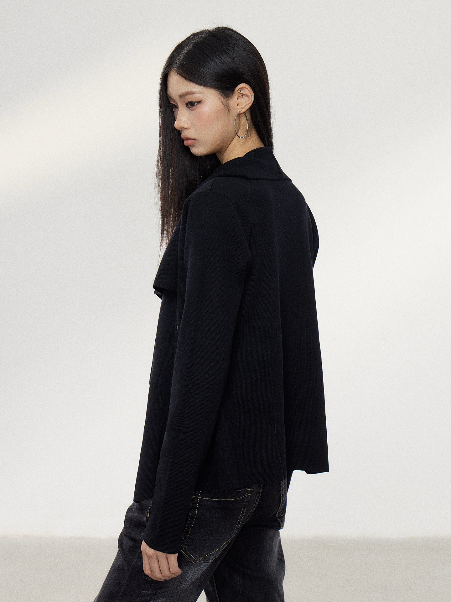 WITHMIN Pure Desire V-Neck Cropped Cardigan
