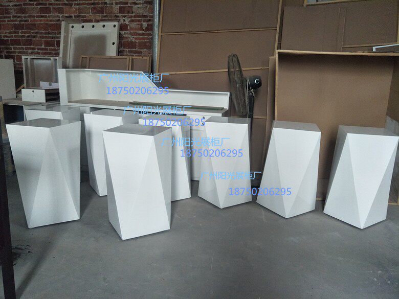 Customized different diamond-shaped wooden paint experience table company exhibition and sales mobile phone sample product booth table handicraft display table