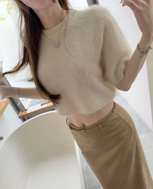 Sheep Wool Brushed Soft and Cozy Short Wool Sweater with Round Neck and Short Sleeves for Women, Can Be Layered Sheep Wool Brushed Soft and Cozy Short Wool Sweater with Round Neck and Short Sleeves for Women, Can Be Layered
