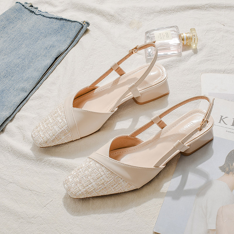 シャネル風のレディースサンダル、2026年春夏新作、スクエアトゥ、オープンバック、ハイヒール、妖精のような、万能、チャンキーヒールシューズ。