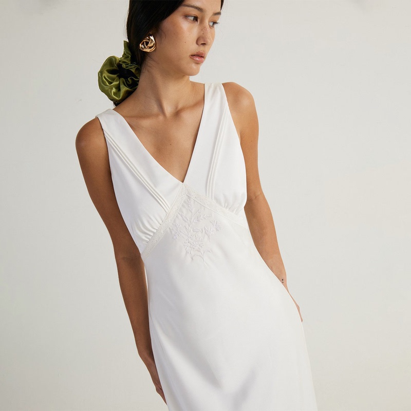 Otherstore Swan Lake French Embroidery V-Neck White Dress for Women, High-End Acetate Satin Dress