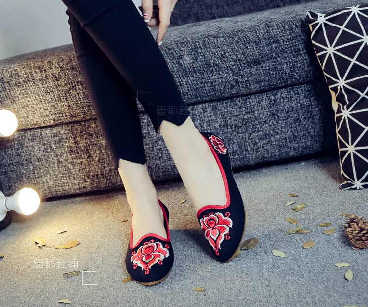 Giày thêu mũi nhọn đa năng mang phong cách dân tộc thấp giúp tăng giày đế bò gân gót cũ Giày nữ công sở mùa hè giày nữ đẹp