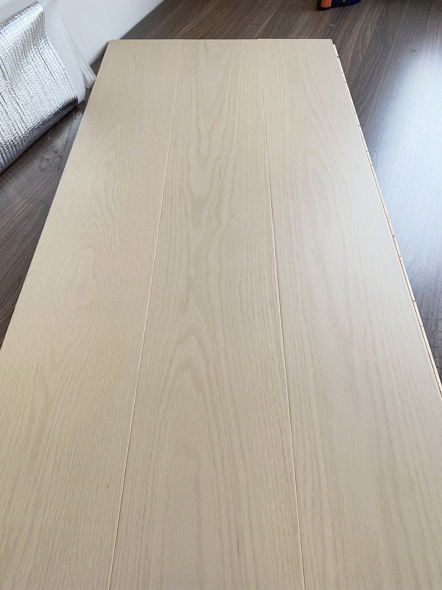 Preferably low 1 9m oak pure three layers of solid wood flooring lock lock floor heating ENF environmental protection household
