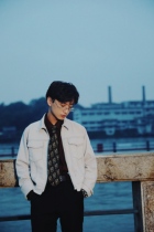 He Jianghai The same short sleeve design 2018 autumn new loose denim jacket jacket men and women