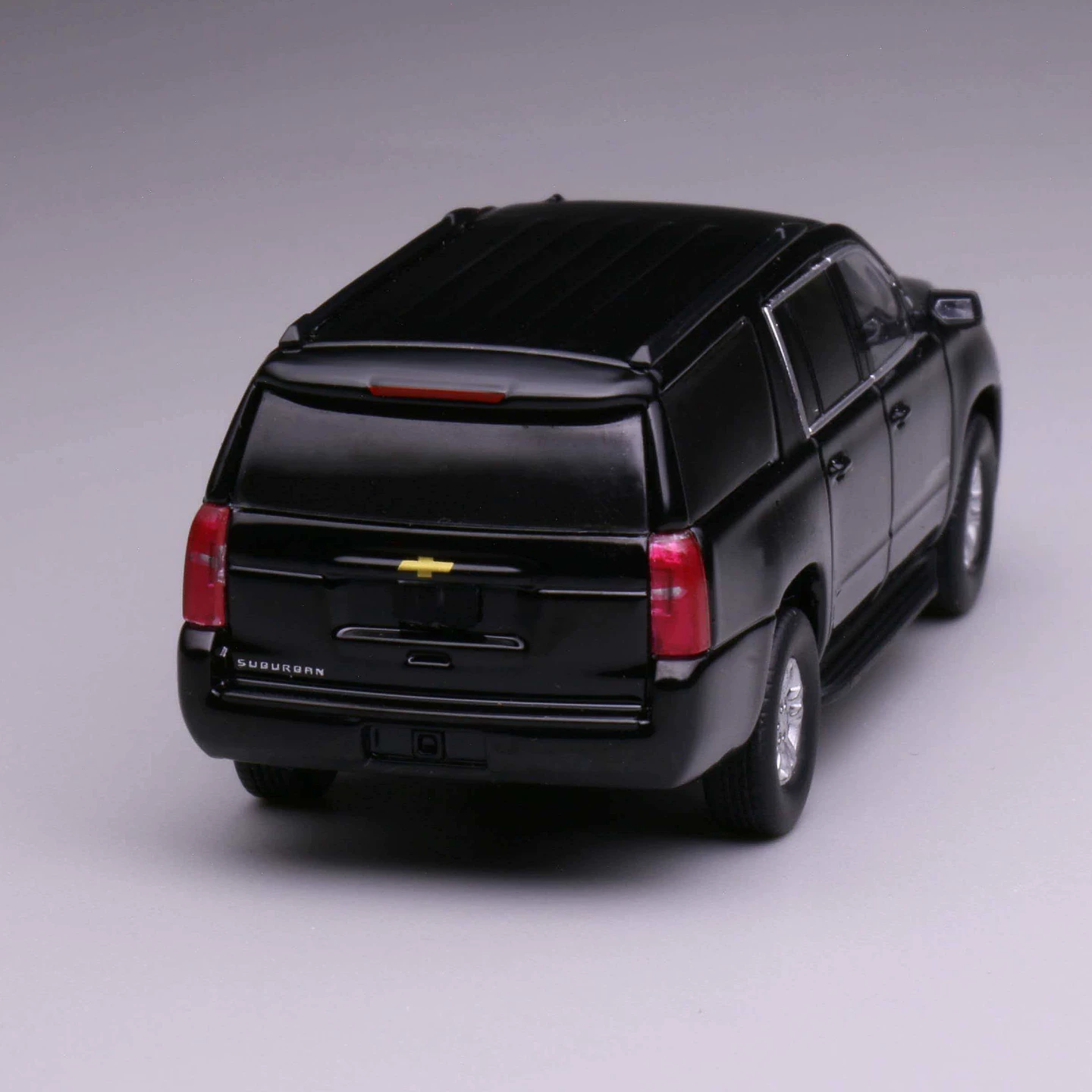 Модель 596 1:64 Chevrolet Suburban 2015 Suburban алюминиевых сплавов внедорожная полицейская модель автомобиля