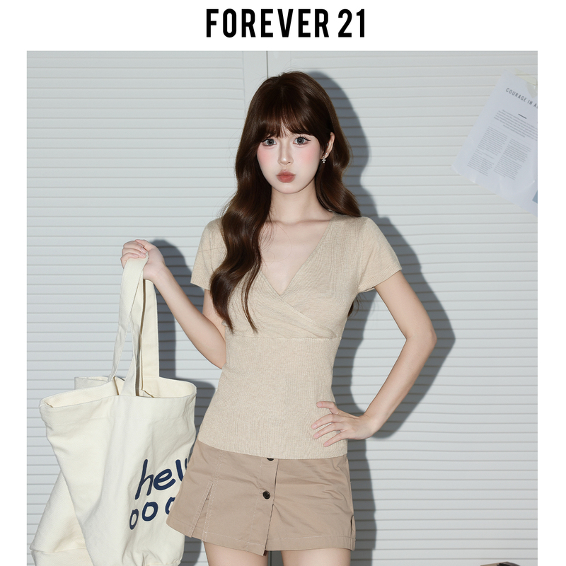 Forever21 Chic Khaki V-Neck Slim-Fitting Short-Sleeved T-Shirt for Women Hot Girl Workwear A-Line Shorts American Style Two-Piece Set