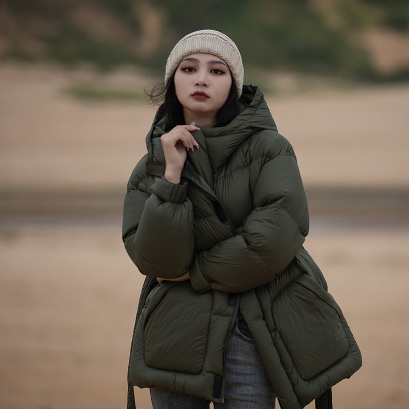 Yuwu 2022 second-generation upgraded peace of mind velvet down jacket with a waist that looks thin and small puff women's new 95 white goose down
