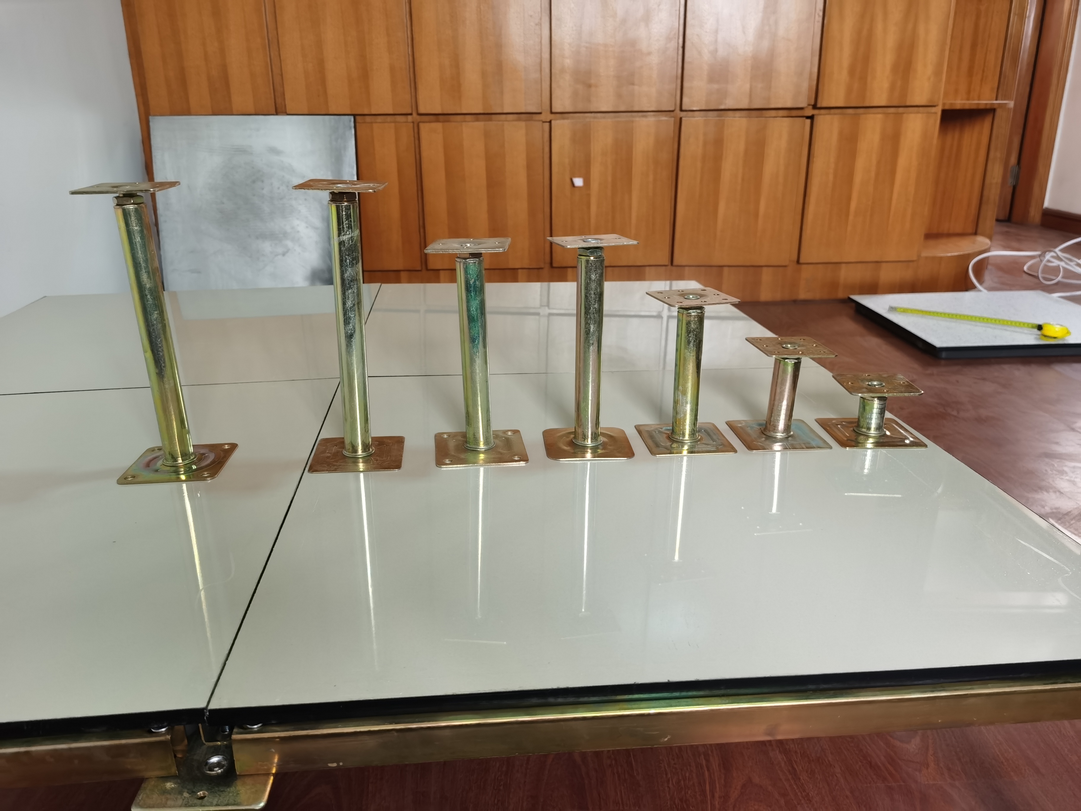 Raised floor support feet machine room floor accessories anti-static floor bottom bracket network floor lifting bracket