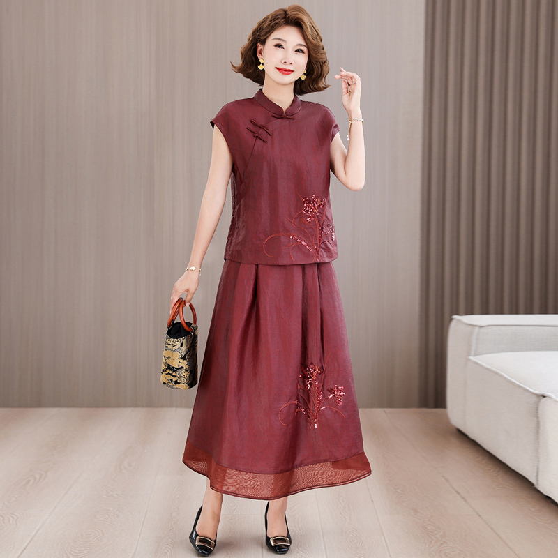 Xiangyunsha Two-Piece Summer Red Elegant Slimming Embroidered Top and Skirt Set for Middle-Aged Moms Xiangyunsha Two-Piece Summer Red Elegant Slimming Embroidered Top and Skirt Set for Middle-Aged Moms