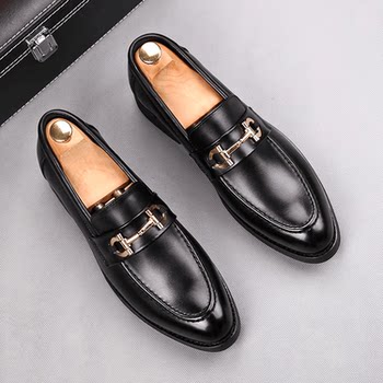 Versatile pointed toe slip-on leather shoes for young men