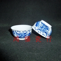 Jingdezhen Cultural Revolution Factory porcelain blue and white hand-painted landscape Puer tea cup tea cup tea cup old fidelity package