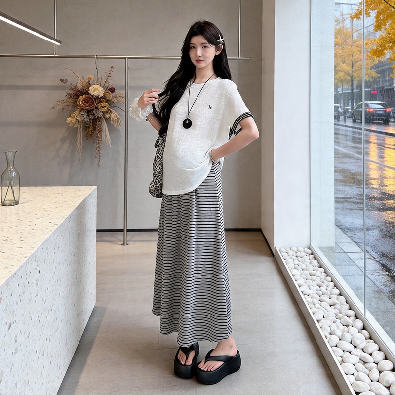 Maternity Wear for Summer, Light Luxury and High-End Feel, 2026 New Style Top and Skirt Two-Piece Set, Fashionable and Stylish Without Looking Bulky