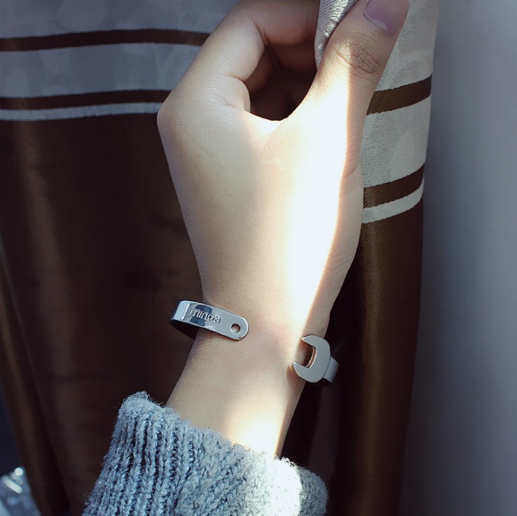 Quan Zhilong Luhan với vòng đeo tay Hàn Quốc thời trang đường phố cá tính sáng tạo vài sinh viên nail bracelet vàng hoop vòng đeo tay