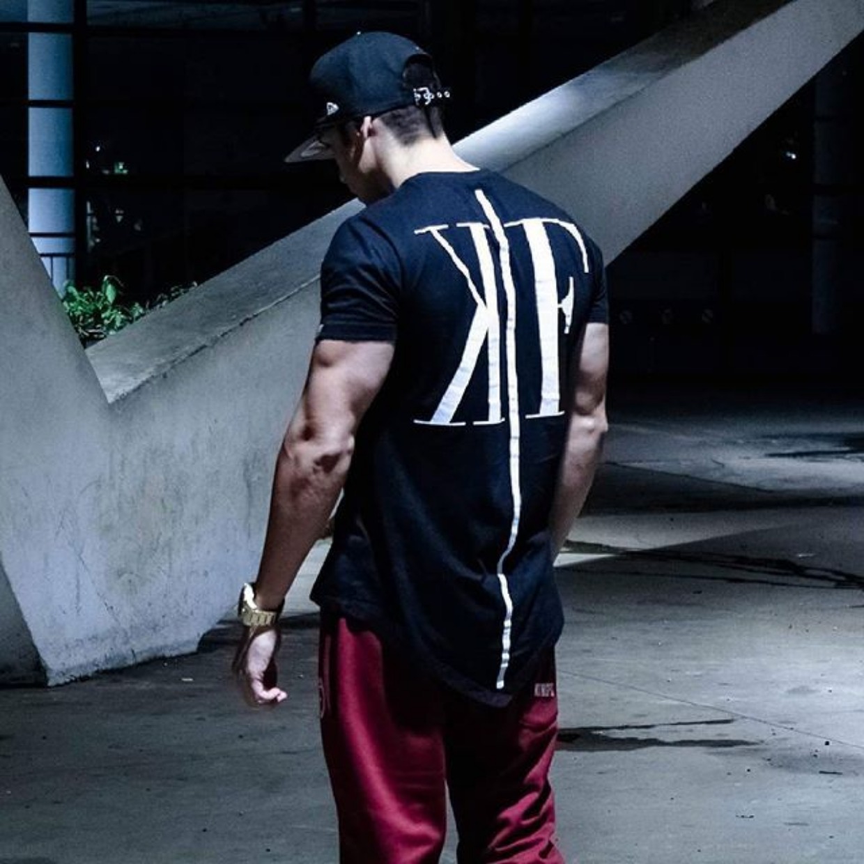 FK mới tập thể dục cơ bắp nam nam Thể thao ngắn tay Áo thun thể dục kéo dài tập thể dục chạy thoáng khí và nhanh khô áo thun adidas nam cổ tròn