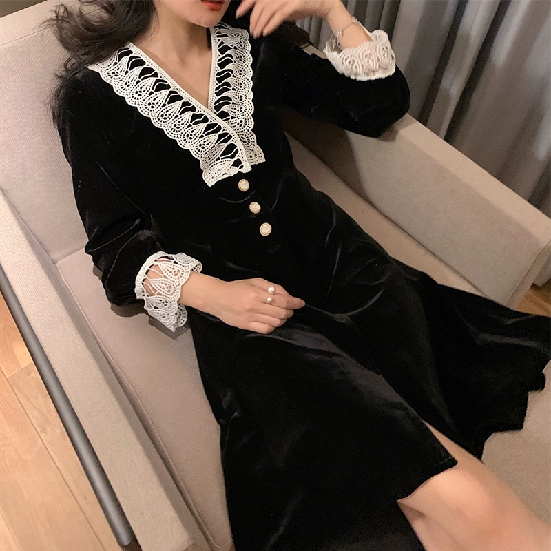 Từ một năm 2020 retro phong cách Pháp mới váy nhung cổ v Phong cách Hepburn váy nhỏ màu đen váy đuôi cá tính khí mùa xuân - Sản phẩm HOT