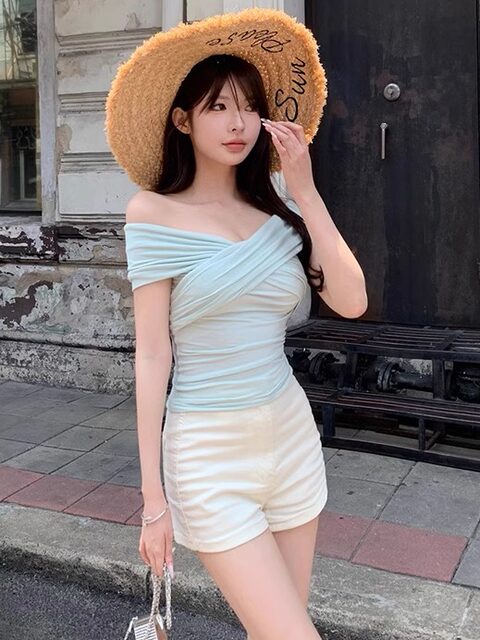 Atmospheric Cross V-Neck One-Shoulder T-Shirt for Women, Spring and Summer Design, Super Beautiful and Stunning, Can Be Worn Alone, Sexy Off-Shoulder Top