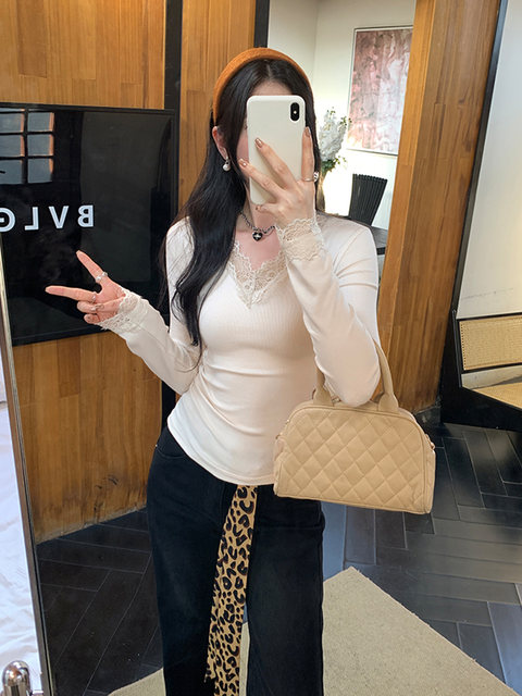 Pure Desire Lace V-Neck Long-Sleeve Undershirt for Women, Autumn and Winter Gentle Style, Sexy Tight-Fitting Slimming T-Shirt Top