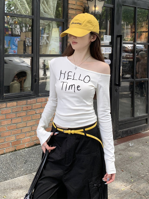 Purely Sexy Style Spicy Girl Sexy One-Shoulder Long-Sleeve Top for Women, Autumn Unique Niche Design Slimming Off-Shoulder Base T-Shirt