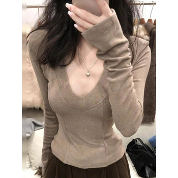 Super Stylish Slim-Fit Base Layer Top for Women, Autumn and Winter, High-End Feel, Tight-Fitting, Very Flattering, Slimming V-Neck Knit Top