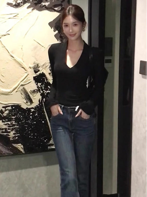 Black Sexy V-Neck Long-Sleeved T-Shirt for Women in Autumn and Winter, Tight-Fitting Bottoming Shirt for Hot Girls, Slim Fit and Versatile Top
