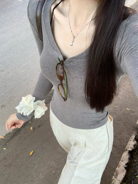 Trendy and Sexy V-Neck Long-Sleeve T-Shirt for Women, Autumn and Winter Design, Unique and Slim-Fitting Inner Layer Top