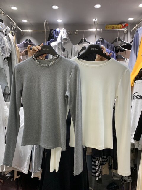 Basic Solid Color Versatile Base Shirt for Women, Autumn and Winter Slim-Fit Inner Top, Stylish Round Neck, Regular Shoulder, Long Sleeve, Short T-Shirt