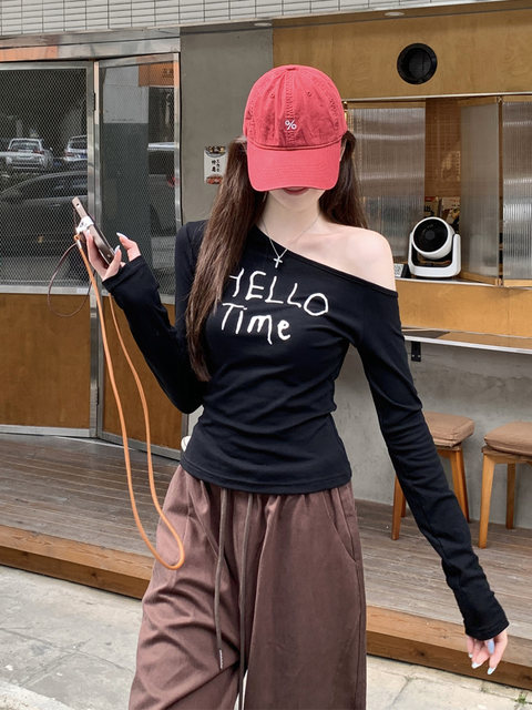 Purely Sexy Style Spicy Girl Sexy One-Shoulder Long-Sleeve Top for Women, Autumn Unique Niche Design Slimming Off-Shoulder Base T-Shirt