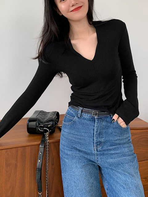 Designed V-Neck Tight-Fitting Long-Sleeved Top for Women in Autumn and Winter, Slimming, Sexy, Versatile, Stylish and Slim-Fitting Knitted Top
