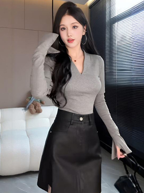 Lightly Mature, Slim-Fitting, V-Neck Base Shirt for Women, Suitable for Autumn and Winter, Can Be Worn Outside, Black, Fashionable, Niche, Inner Wear, Bell-Sleeve Top