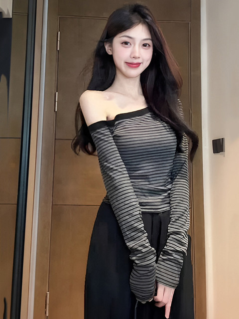 Designed Asymmetrical Striped Base Shirt for Women, Autumn Long-Sleeve Off-Shoulder Slim-Fit Versatile Shoulder-Baring Short Top for Trendy Girls