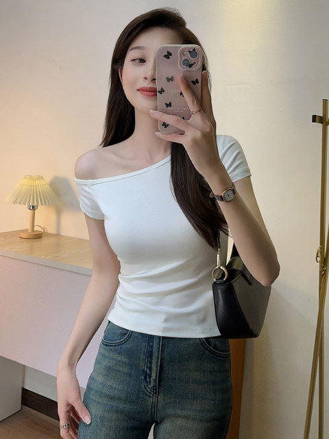 Trendy Off-Shoulder Asymmetrical Neck Short-Sleeve T-Shirt for Women, Spring/Summer 2026 New Style, Petite Asymmetrical Shoulder Korean Fashion Slim-Fit Top