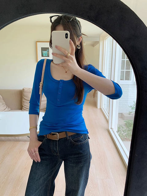 Klein Blue U-Neck Mid-Sleeve T-Shirt for Women, Summer Low-Neck, Revealing Collarbone, Regular Shoulder, Slim Fit, Versatile Half-Sleeve Base Shirt Top